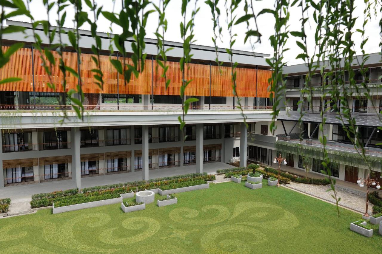 Fox Harris Hotel & Convention Banjarnegara Экстерьер фото
